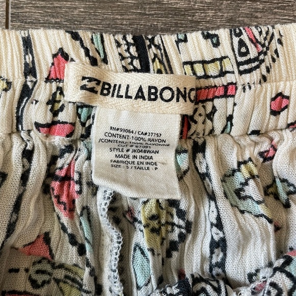 Tribal Print Aztec billabong shorts - Picture 3 of 4